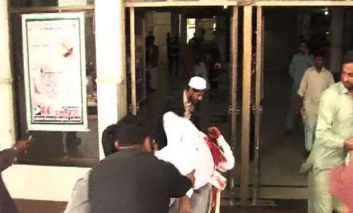 pakistan church bombings kill 15 trigger violence