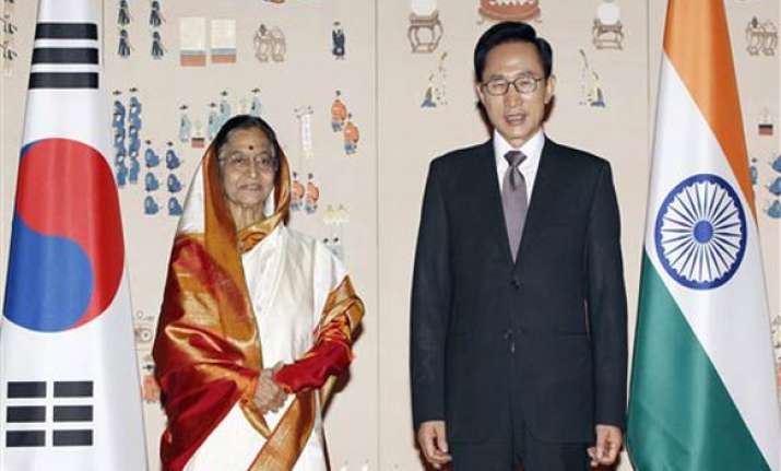 india signs civil nuclear deal with south korea