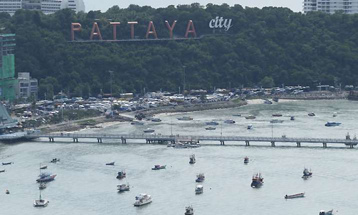 indian woman cut into pieces by parasailing boat propeller