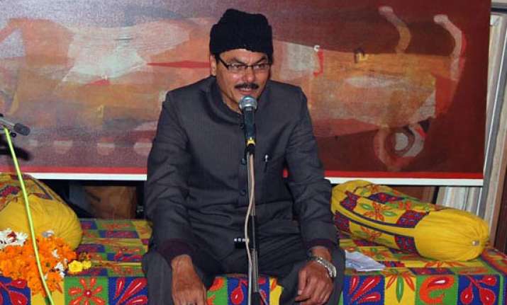 indian poets escape gunmen attack in karachi mushaira