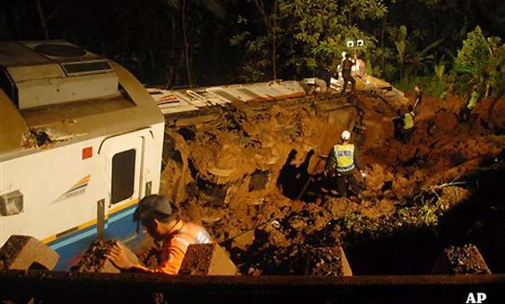 indonesia train derails in landslide three dead