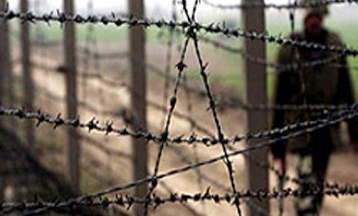iran building fence on pak border
