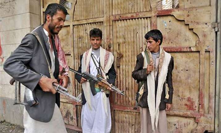 islamic militants tighten grip on south yemen town