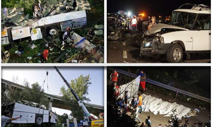 tourist bus falls in italy watch rescue operation in pics