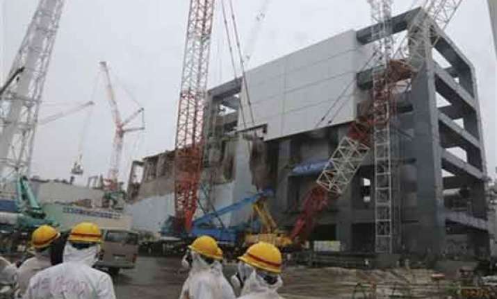 japan oks fuel removal from pool at nuke plant