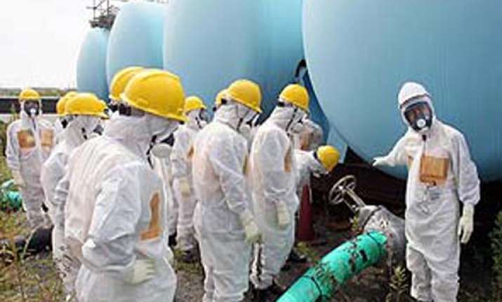 japan pm seeks overseas help on fukushima leak