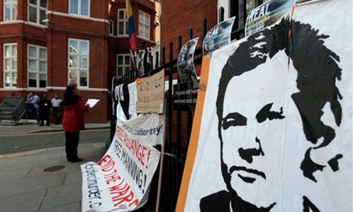 julian assange not leaving embassy says wikileaks