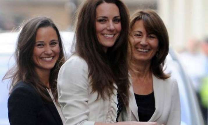 kate spends night in london hotel with sister mother