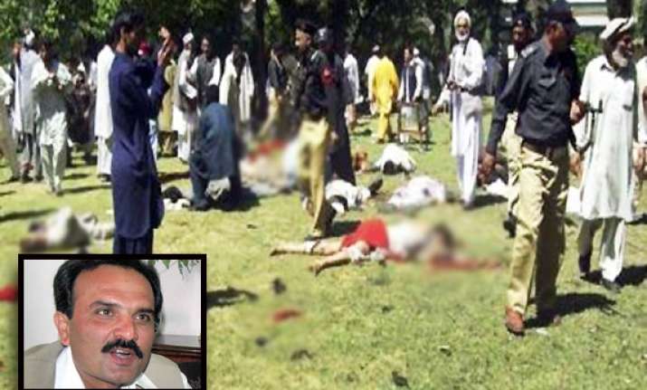 khyber pakhtunkhwa cm escapes in bomb attack seven killed