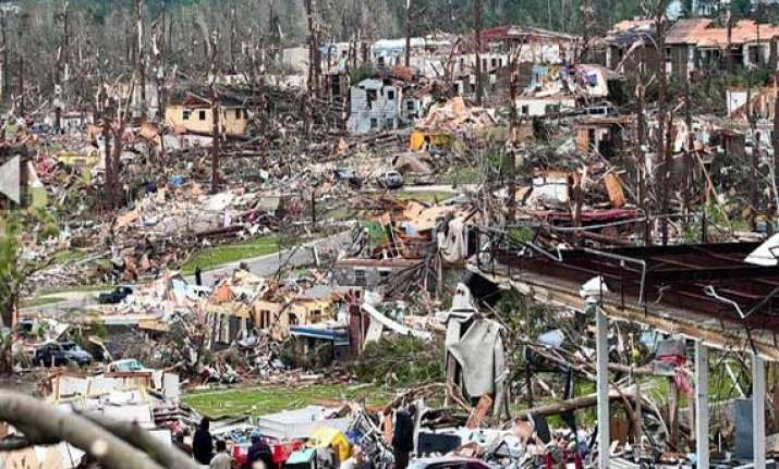 killer tornadoes in us leave 20 dead