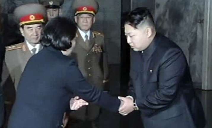 kim jong un meets south korean delegation
