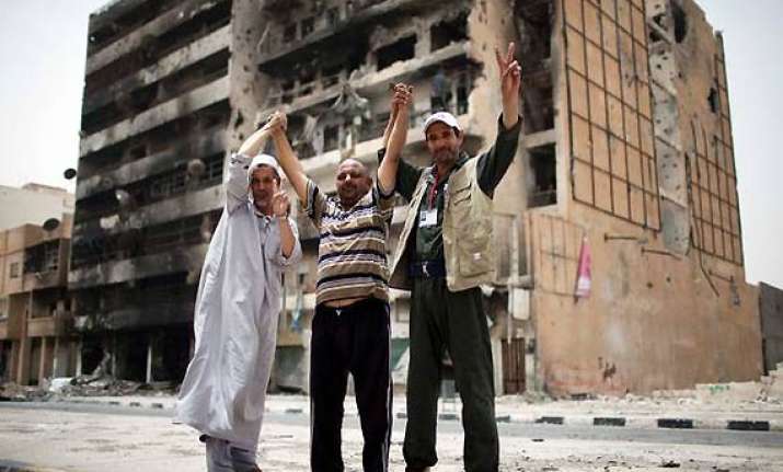 libyan rebels live by v sign
