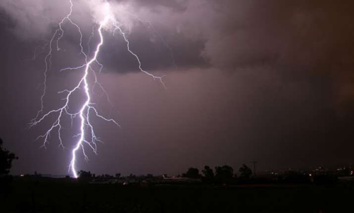 lightning kills eight in bangladesh