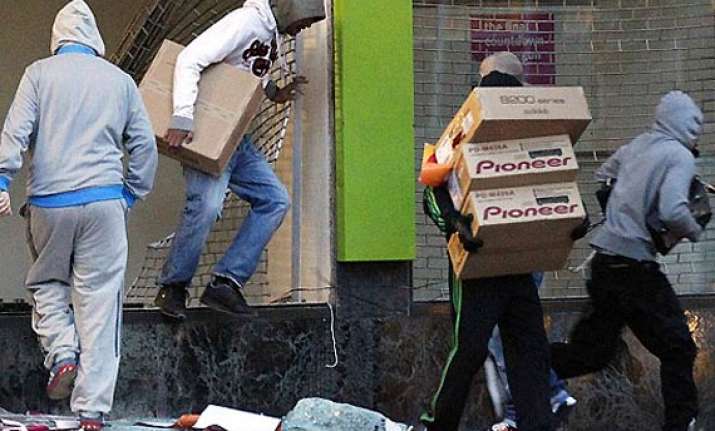 london police releases pics of looters with goods