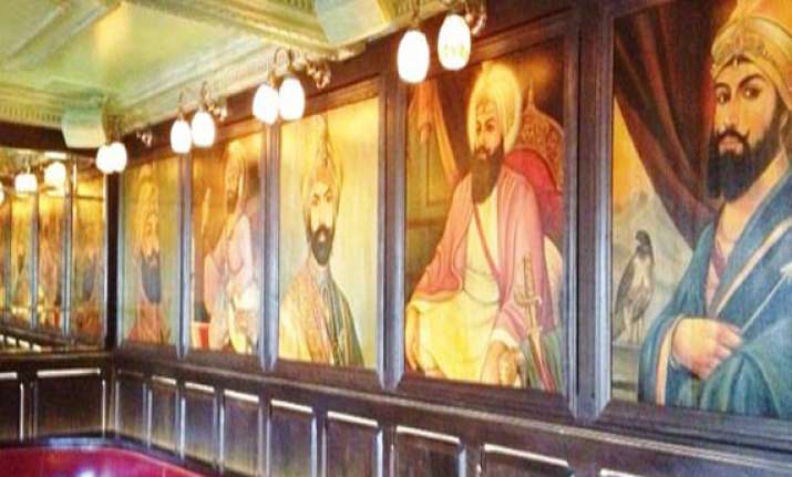 los angeles bar removes pictures of sikh gurus