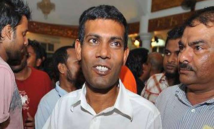nasheed regime s officials barred from leaving maldives