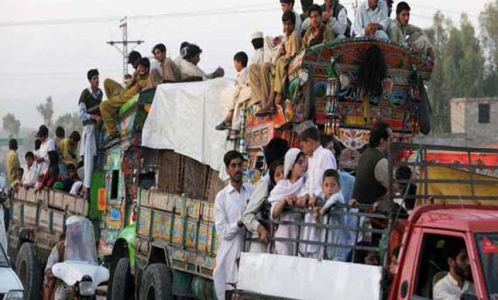 nearly 100 pakistanis flee to afghanistan un