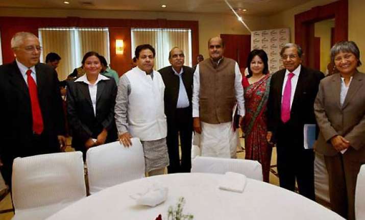 nepal lawmakers meet indian mps for constitution drafting