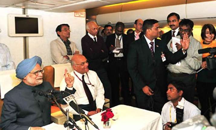 no question of resigning says manmohan singh