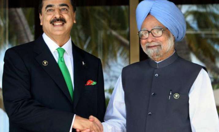no structured meeting between singh and gilani in seoul