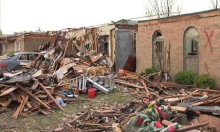 obama visits tornado ravaged oklahoma