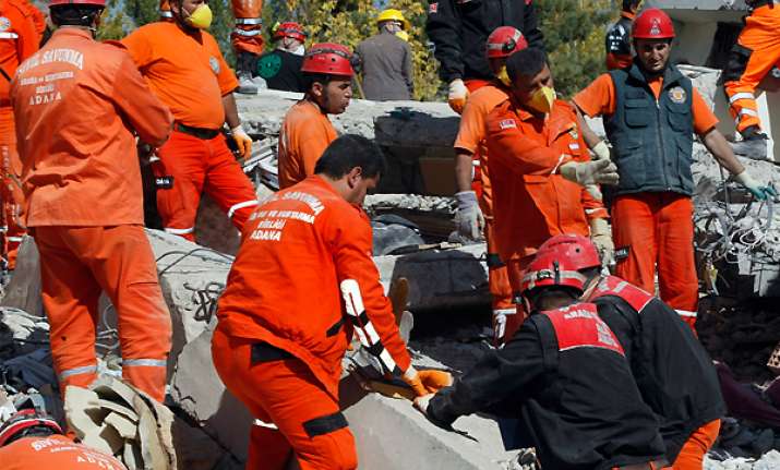desperate hunt for survivors after turkey quake carnage