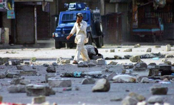 ppp leader among two people killed in karachi violence