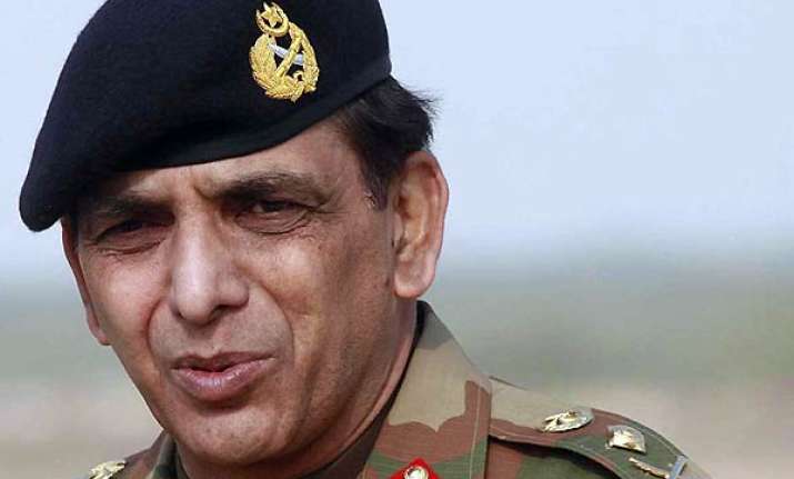 pak army chief gen kayani s brother visits india