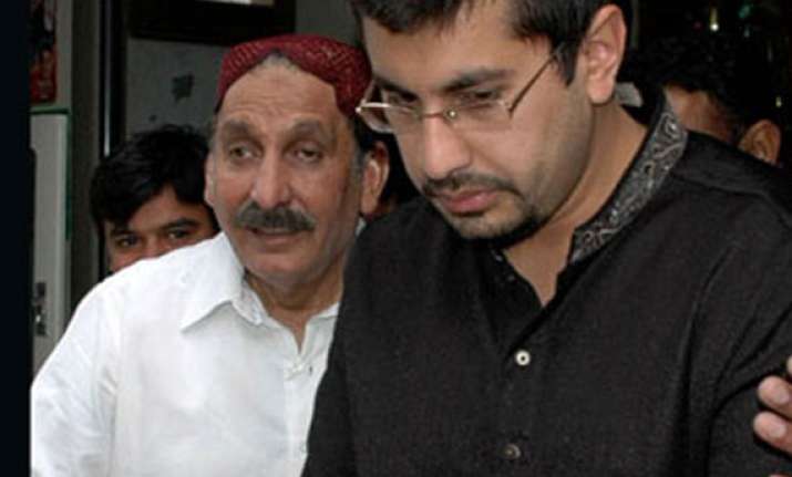 pak chief justice recuses himself from son s case