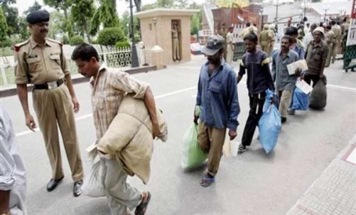 pak frees 89 indian prisoners
