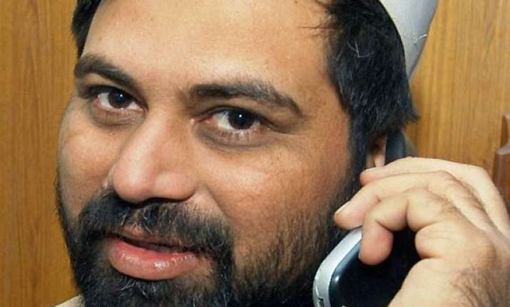 pak journo buried govt promises probe for isi links