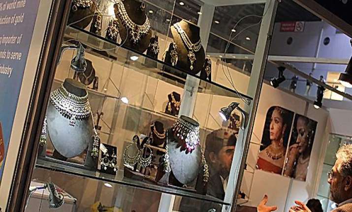 pak police crack rs 1 million diamond theft case at india
