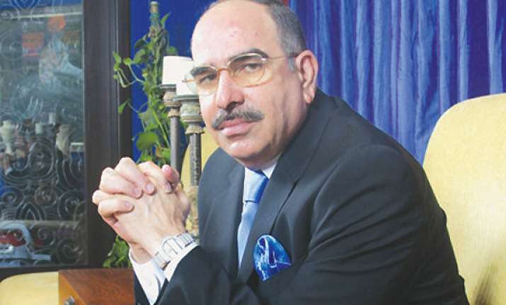 pak tycoon claims his kin paid over rs 342 mn to cj s son