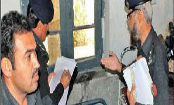 pakistan taliban attack army camp kill at least 1