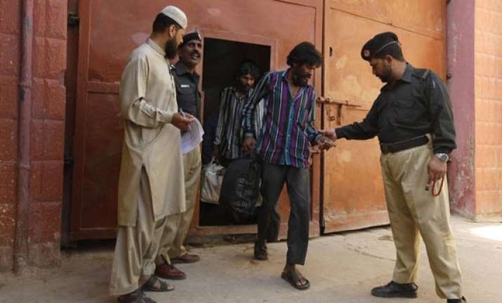 pakistan releases 45 indian fishermen