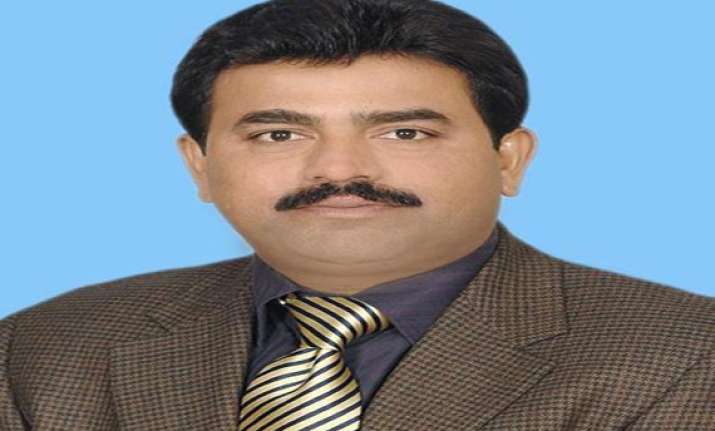 pakistani mp flees from court after bail rejected