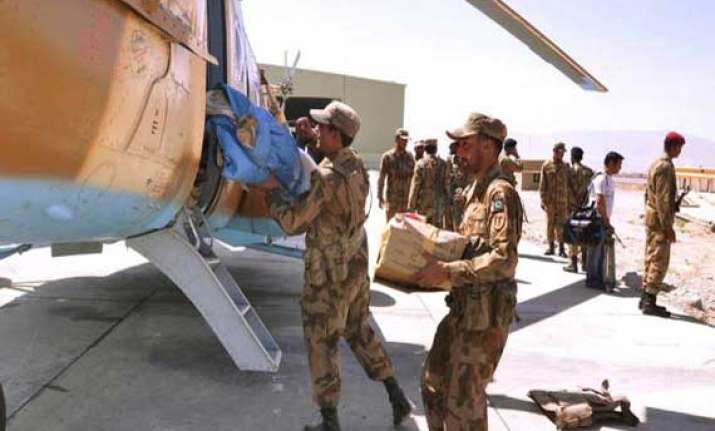 pakistani forces under attack in quake hit areas