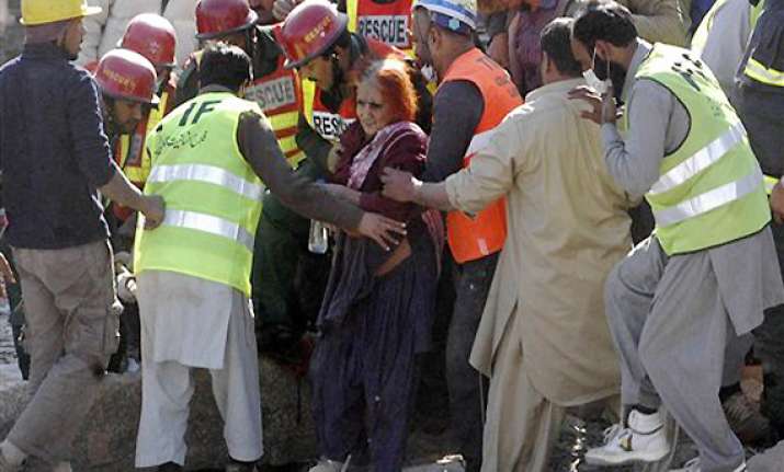 pakistani woman saved after 31 hours under rubble