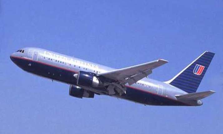 plane with smoke in cockpit returns to los angeles