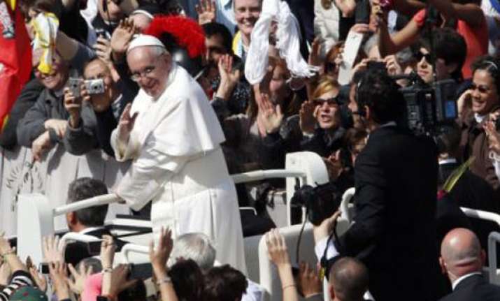 pope francis calls for reflection on palm sunday