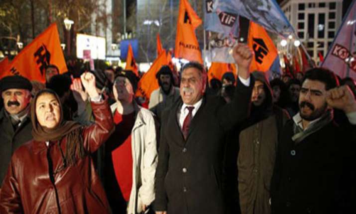protesters across turkey demand pm s resignation