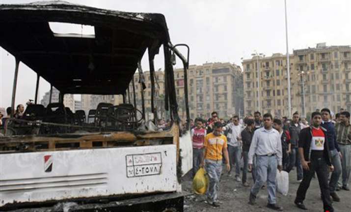 protesters return to cairo s tahrir square 2 killed