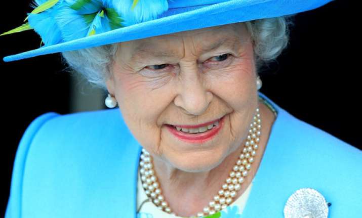 queen begins n.ireland trip to meet ex ira chief