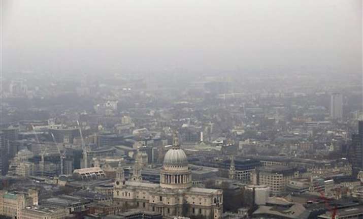 residents wheeze as england hit by second day of smog