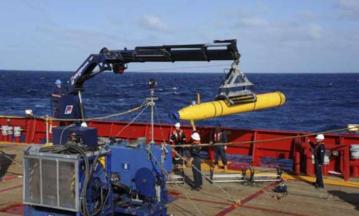 robot submarine makes first complete search for mh370
