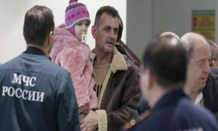 russia evacuates 130 people from syria