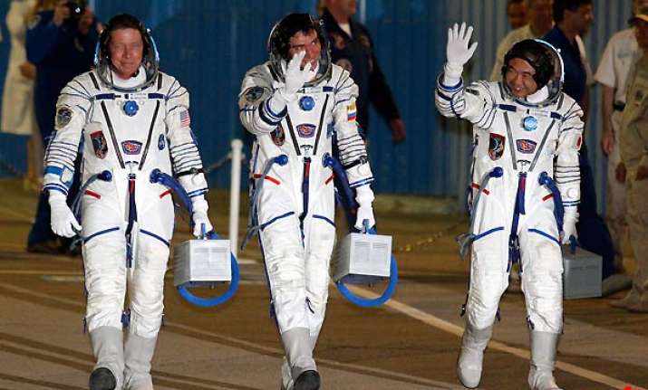 russian three man crew leaves for iss