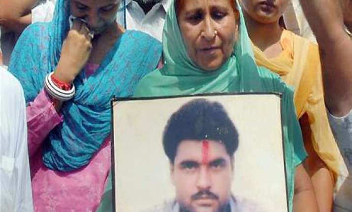 sarabjit flip flop an international embarrassment says pak