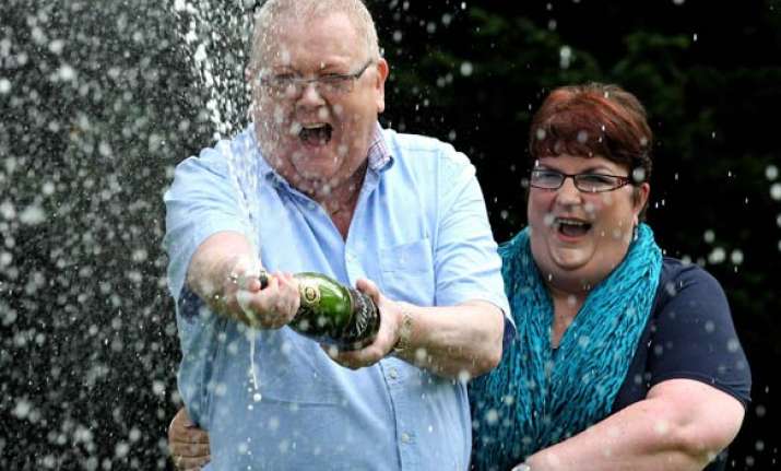 scotland couple wins 161 million pound euromillions lottery