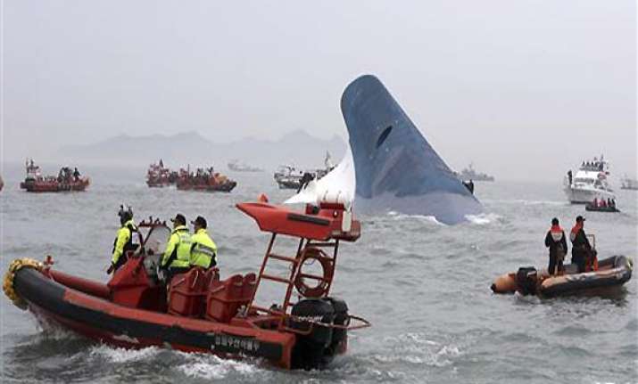 two dead 293 missing as ship sinks off south korea
